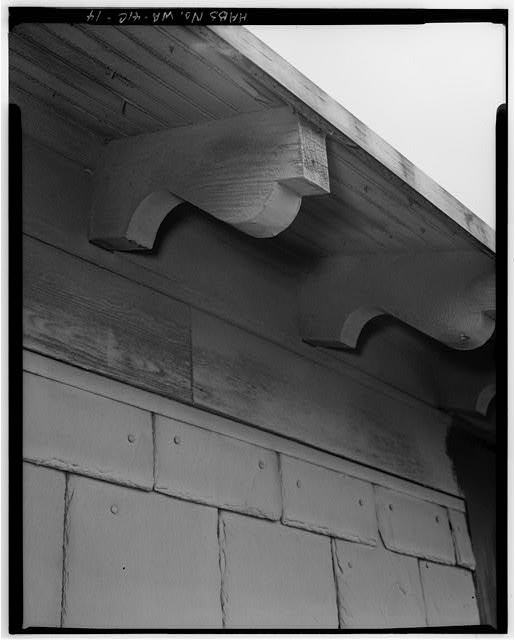Monitor Rafter 14. CURVED RAFTER ENDS ON MONITOR ROOF - Fort Vancouver,...