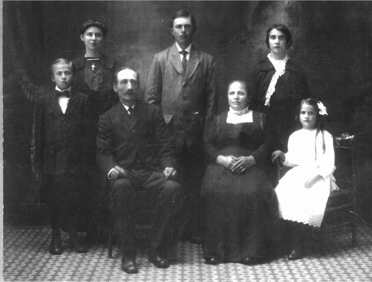 Johann Schick Family, Minnesota 1915