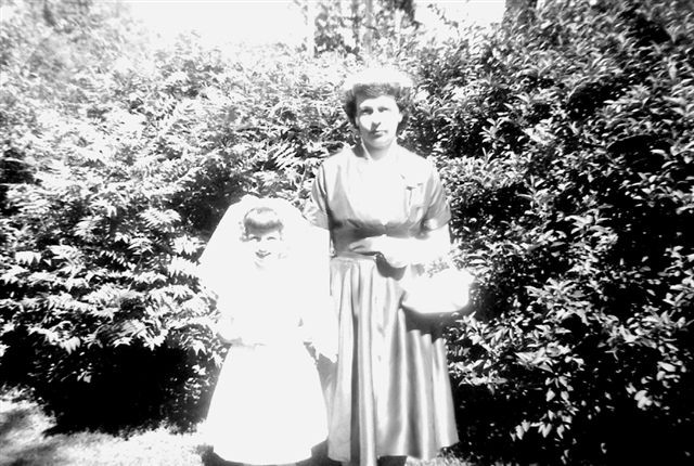 Eulalia Schwenn with daughter Carol