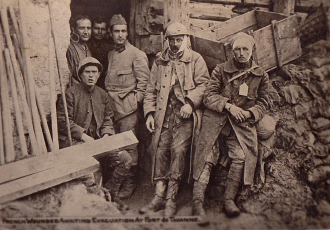 Soldiers at Fort De Tavanne Soldiers at Fort De Tavanne