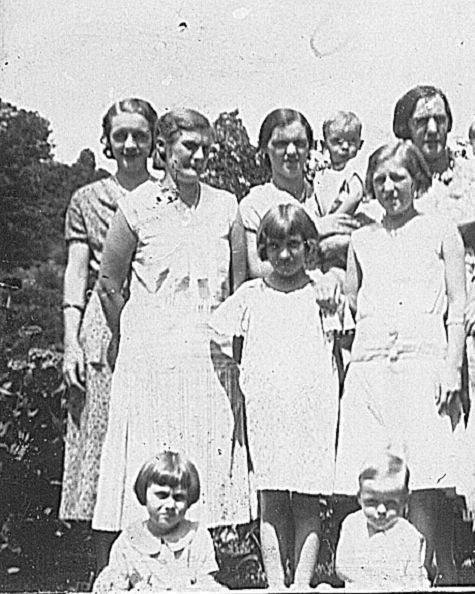 Simeon Cline family (half of photo)