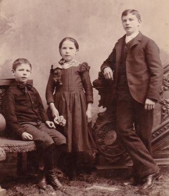 Unknown Milwaukee Family