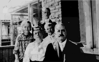 Nellie Garcelon & Eugene Comerford Family, 1915