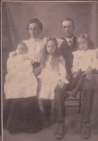 Alvah & Eliza Davoll Family, c1900
