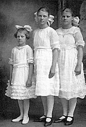 Sarah, Eleanor,&  Elizabeth Puetz, 1919