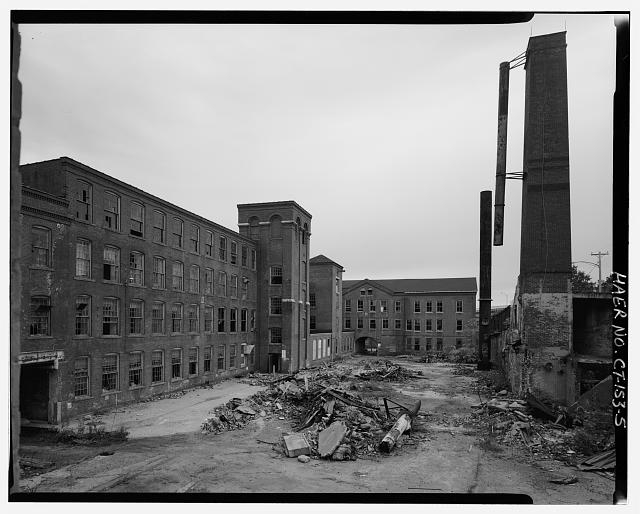 5. VIEW SOUTH FROM BUILDING 20 OF BUILDINGS 4, 3 AND 2;...