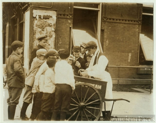 1910 Newsboys