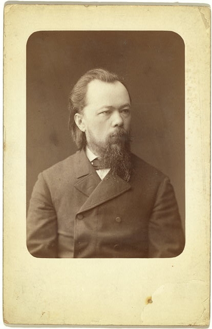 [Half-length portrait of man, facing right]