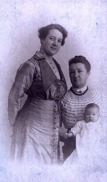 Eva & Mary McKittric, Mary Hisey, 1914