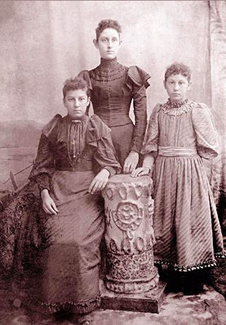 The 3 Lewis Sisters in Sheridan