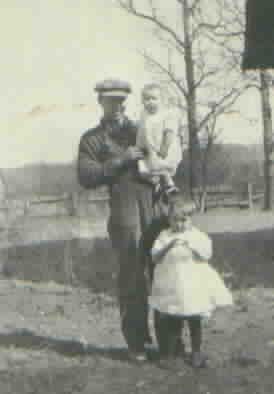 Earl Ritchey & two daughter`s Dorthy & Nina