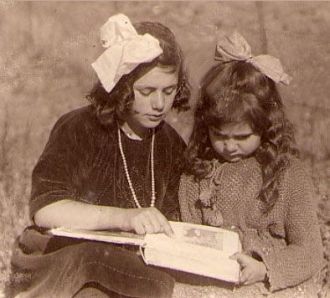 Hazel E Grenfell & Martha A Siedelin, 1920