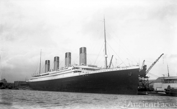Titanic - Docks in Belfast 1912