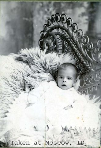 Baby with furs